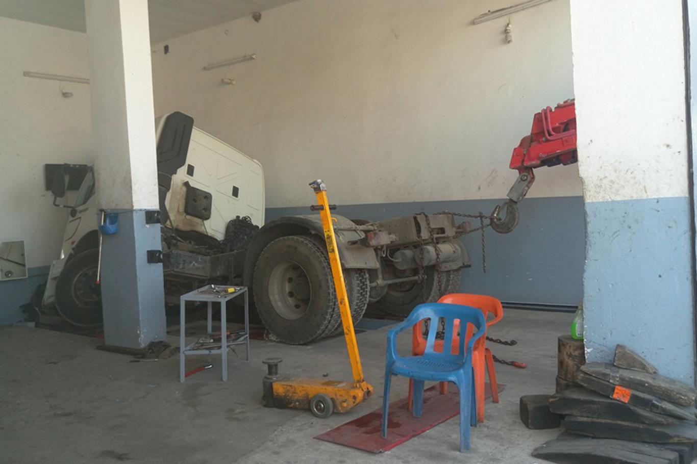 TIR'ın altında kalan çırak hayatını kaybetti 